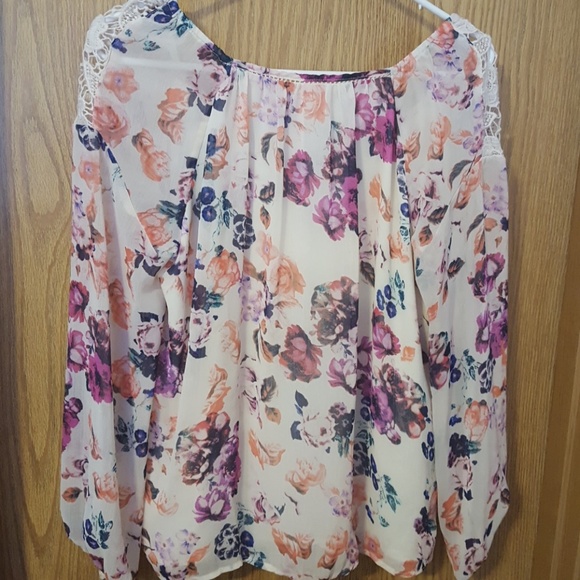 Top - Picture 2 of 2